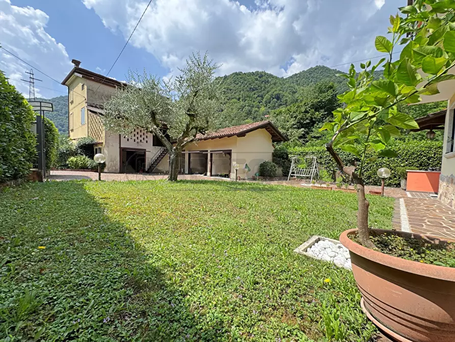 Immagine 9 di Casa indipendente in vendita  in Contrada Zanchi di Novale 2 a Valdagno