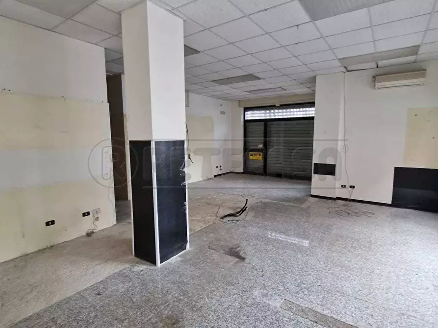 Immagine 3 di Locale commerciale in affitto  a Mercato San Severino