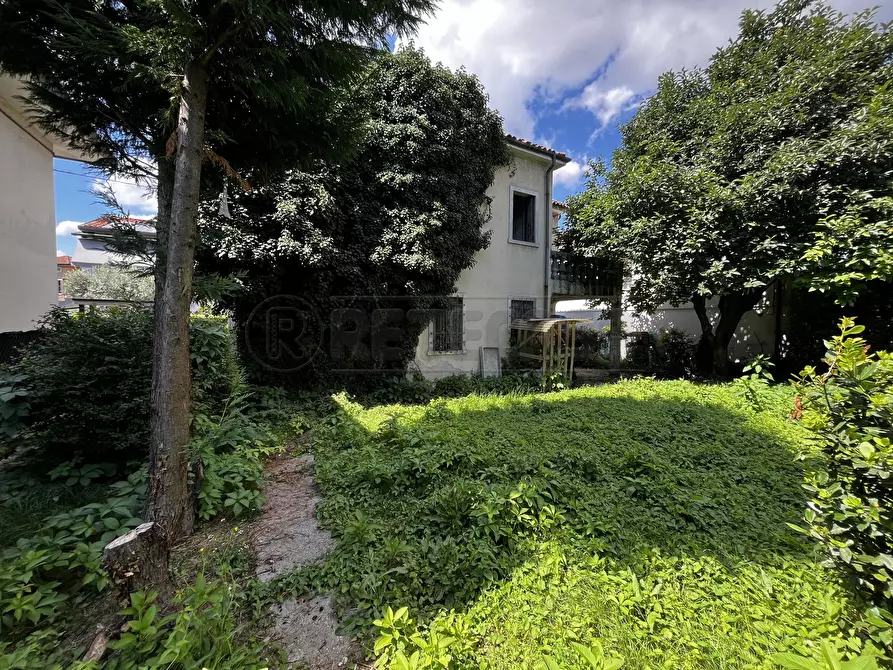 Immagine 1 di Casa indipendente in vendita  in via brenta a Creazzo