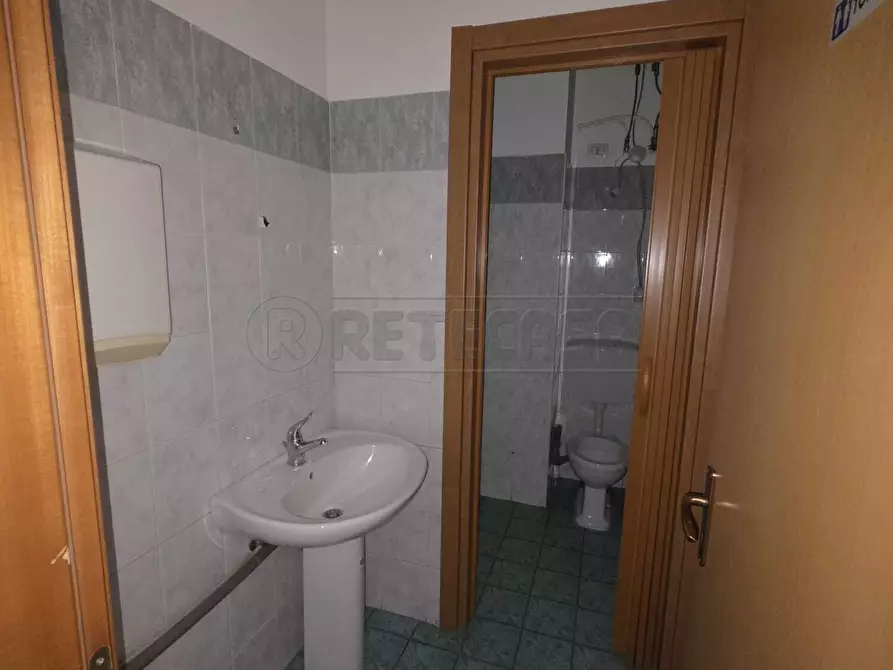 Immagine 7 di Locale commerciale in affitto  a Mercato San Severino