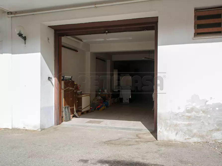 Immagine 10 di Magazzino in vendita  in Alba Chiara a Messina