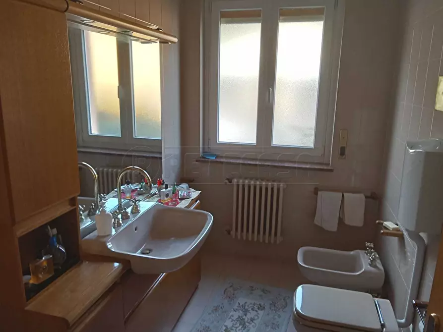 Immagine 27 di Villa in affitto  a Nembro