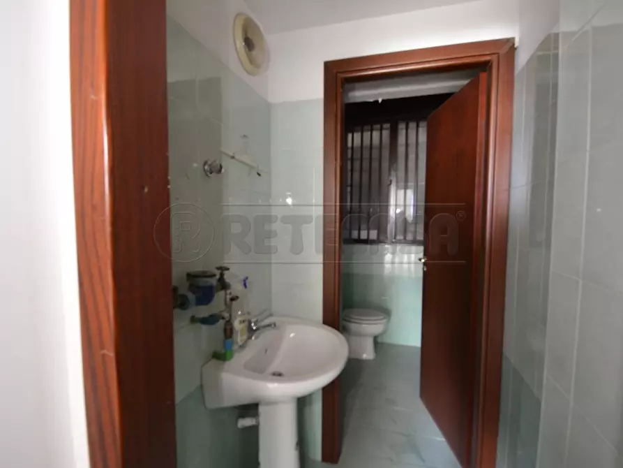 Immagine 15 di Locale commerciale in affitto  in Viale San Martino 216 a Messina