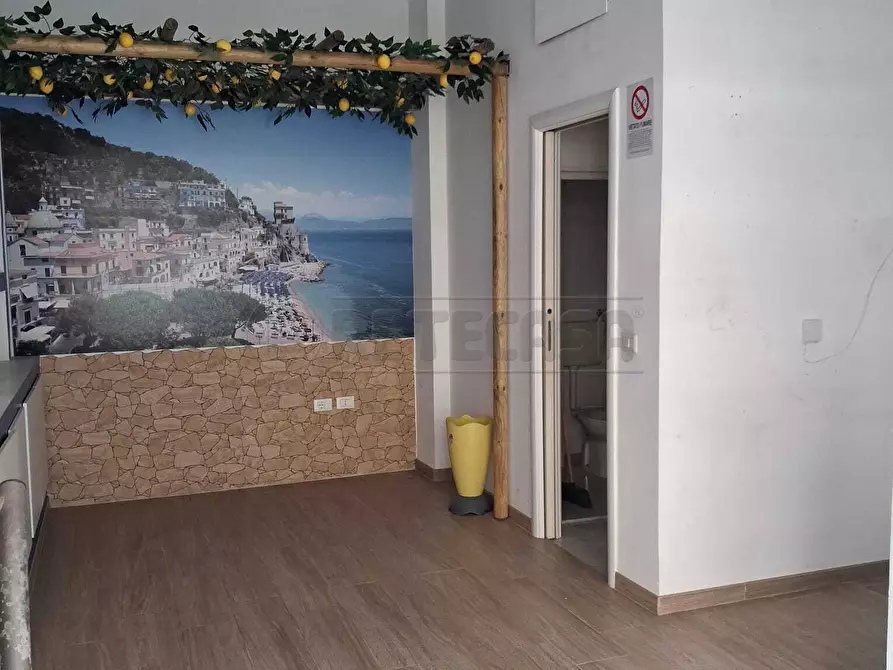 Immagine 6 di Locale commerciale in affitto  in Via Posidonia 54 a Salerno