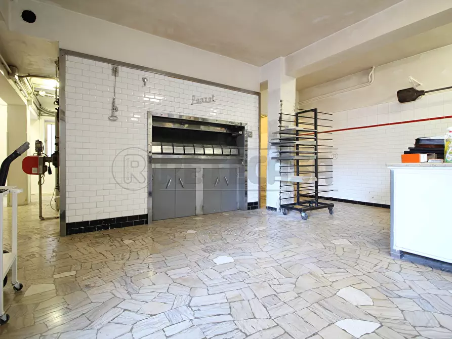 Immagine 12 di Locale commerciale in vendita  a Montecchio Maggiore