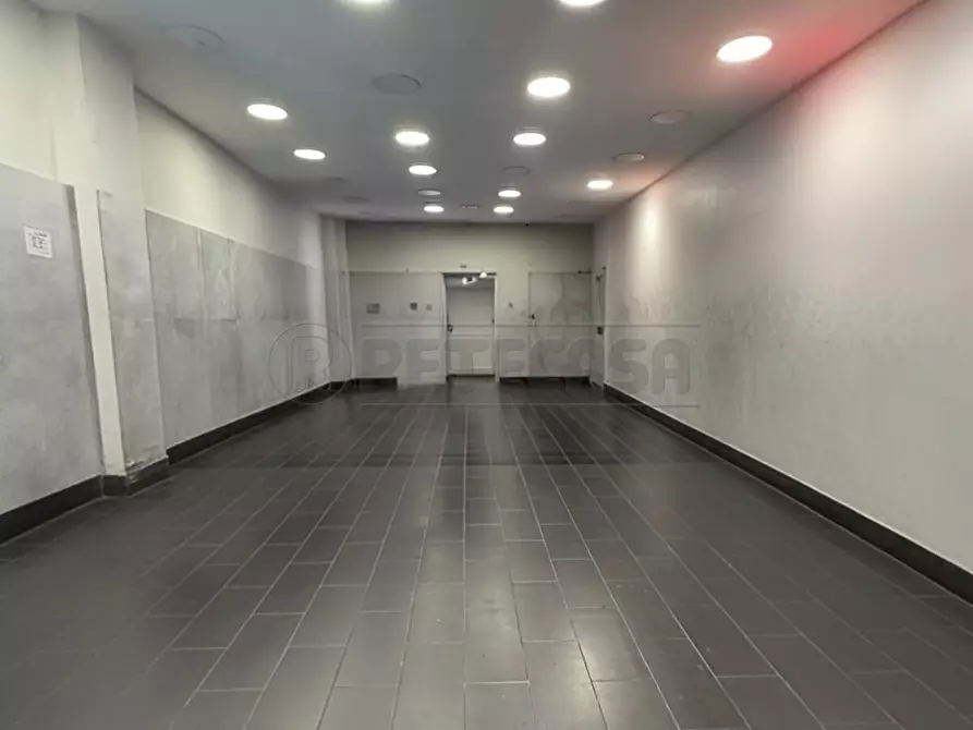 Immagine 3 di Locale commerciale in affitto  a Mercato San Severino