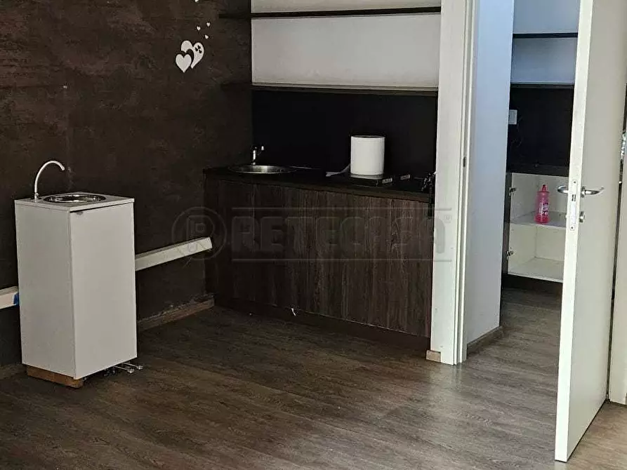 Immagine 4 di Locale commerciale in affitto  a Mirano