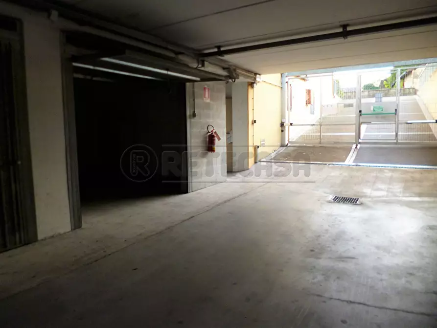 Immagine 28 di Locale commerciale in affitto  a Montebello Vicentino