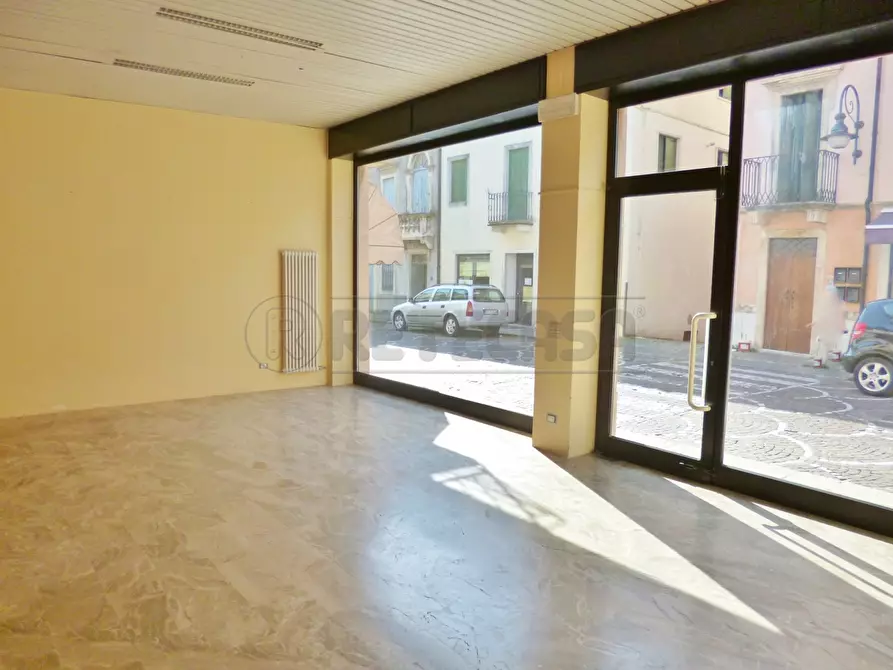 Immagine 3 di Locale commerciale in affitto  a Montebello Vicentino