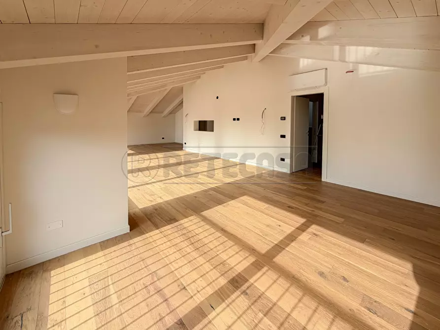 Immagine 10 di Attico in vendita  in Via F. Magellano a Creazzo