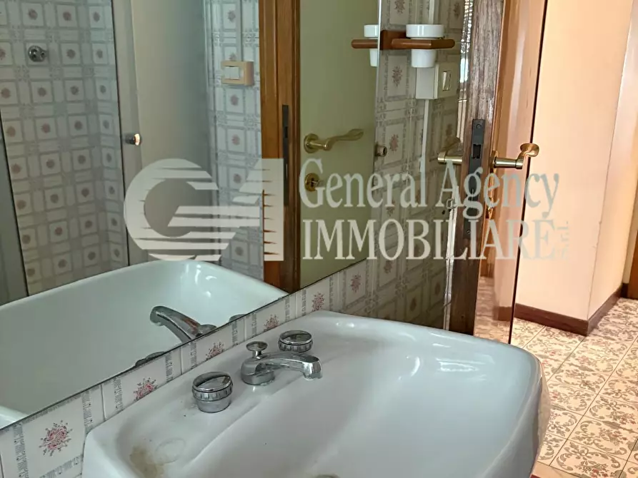 Immagine 84 di Appartamento in vendita  in via guido de ruggiero a Roma