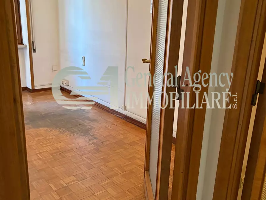 Immagine 34 di Appartamento in vendita  in via guido de ruggiero a Roma