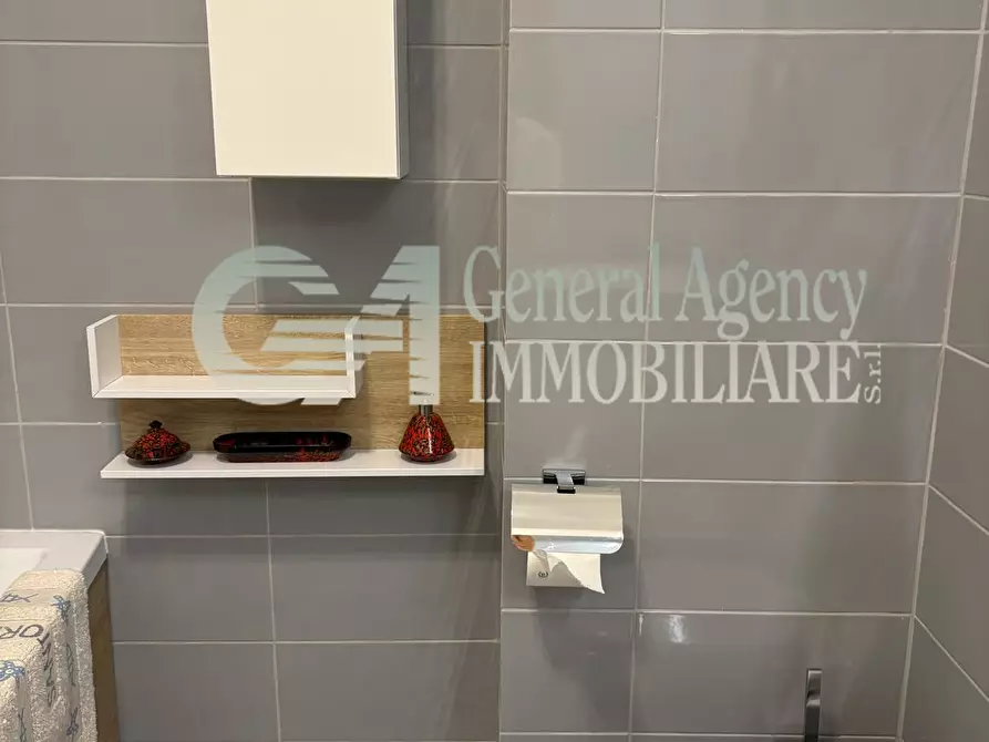 Immagine 30 di Trilocale in affitto  in Via Canton a Roma