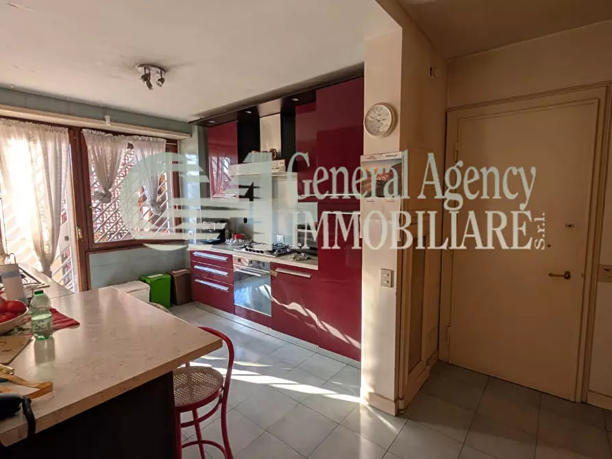 Immagine 14 di Appartamento in vendita  in VIALE DEI PRIMATI SPORTIVI 66 a Roma