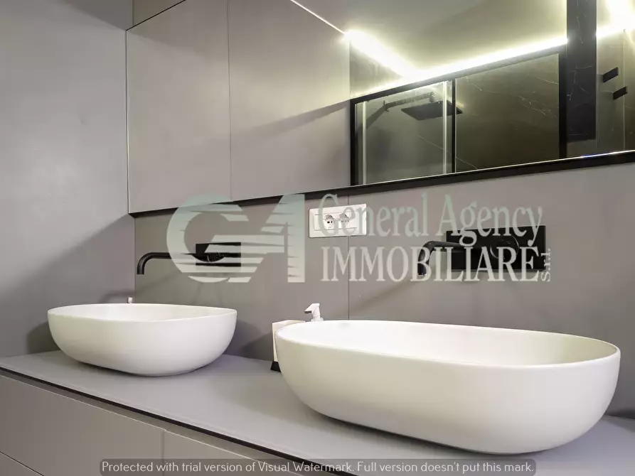 Immagine 73 di Villa in affitto  in Via Mario Mattoli a Roma