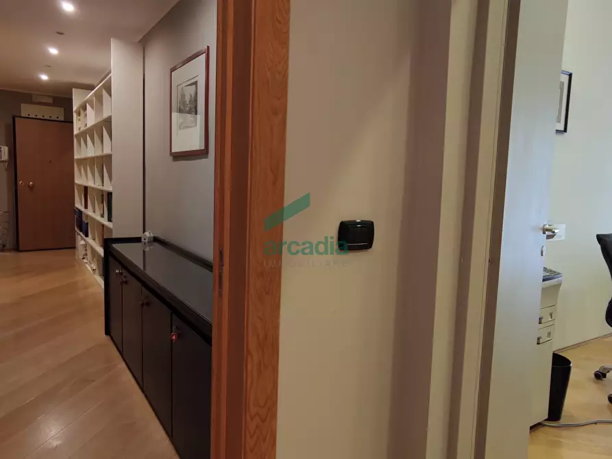 Immagine 10 di Ufficio in vendita  in Via Papa Giovanni Paolo I' 10/E a Bari