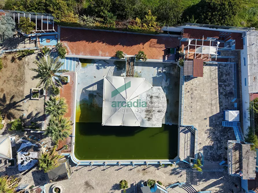 Immagine 114 di Locale commerciale in vendita  in Strada la Grava 16 a Bari