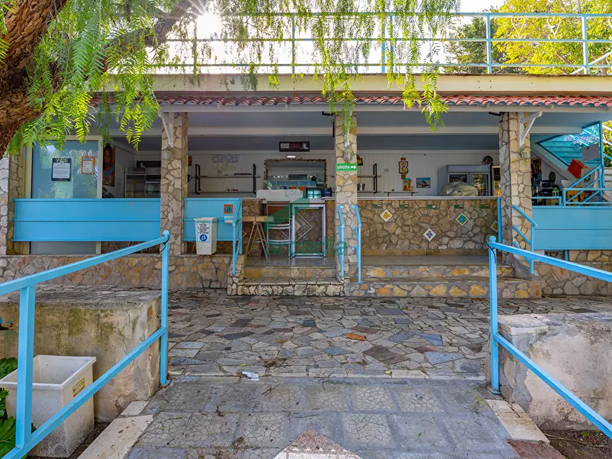 Immagine 29 di Locale commerciale in vendita  in Strada la Grava 16 a Bari