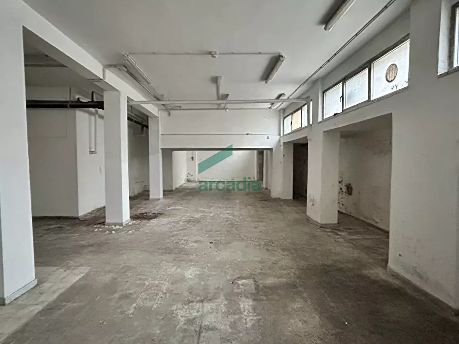 Immagine 15 di Garage in vendita  in Via Monte San Michele 104 a Bari