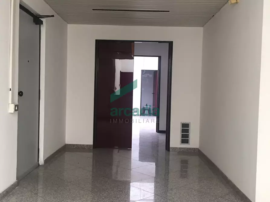 Immagine 5 di Ufficio in affitto  in Via Giovanni Amendola 164D a Bari