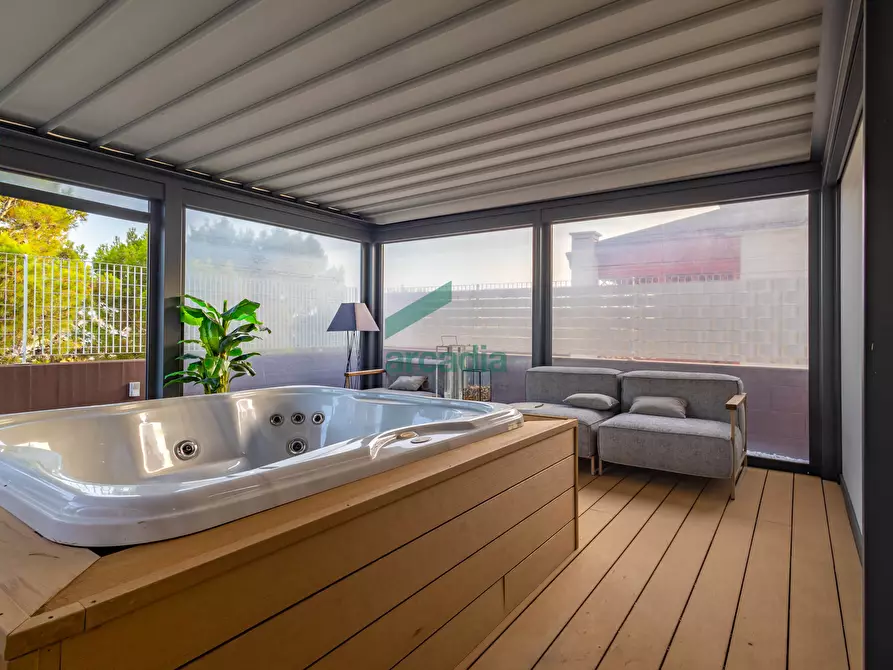 Immagine 33 di Attico in vendita  in Via Vincenzo Roppo 2d a Bari