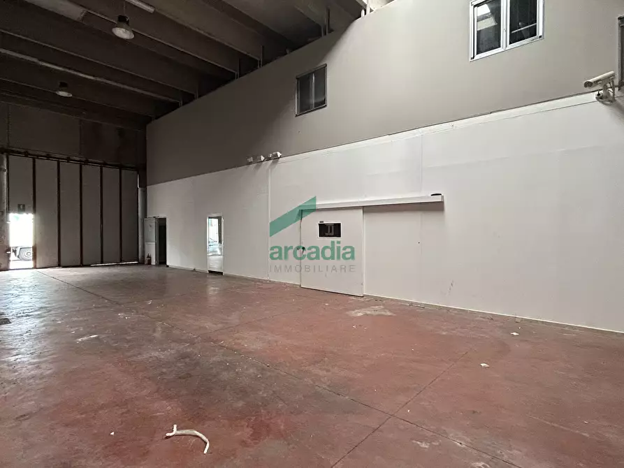 Immagine 13 di Attività artigianale in vendita  in sp231 km 79.400 a Modugno