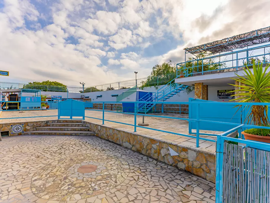 Immagine 35 di Locale commerciale in vendita  in Strada la Grava 16 a Bari