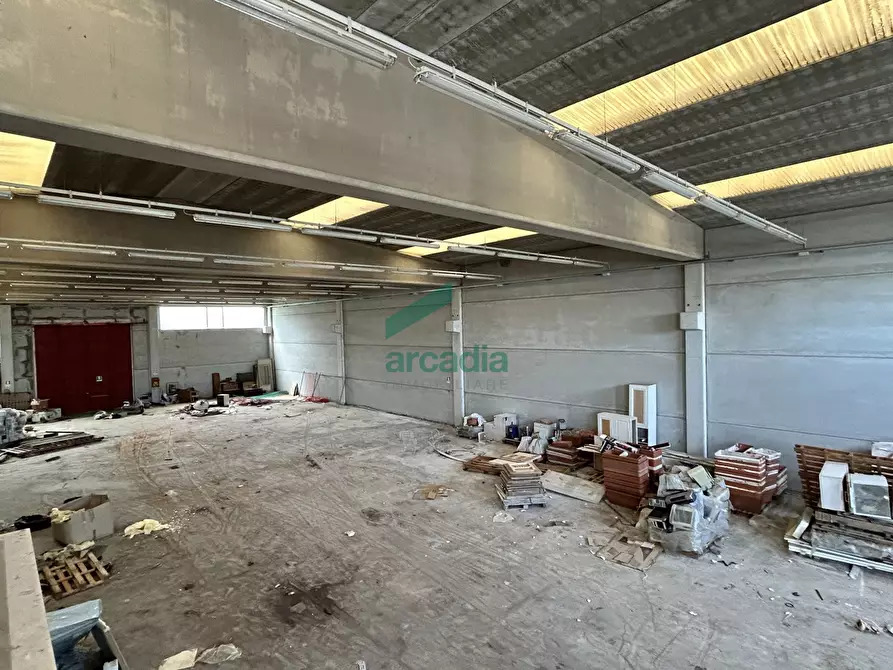 Immagine 8 di Attività artigianale in vendita  in Viale Donato De Leonardis 22 a Bari