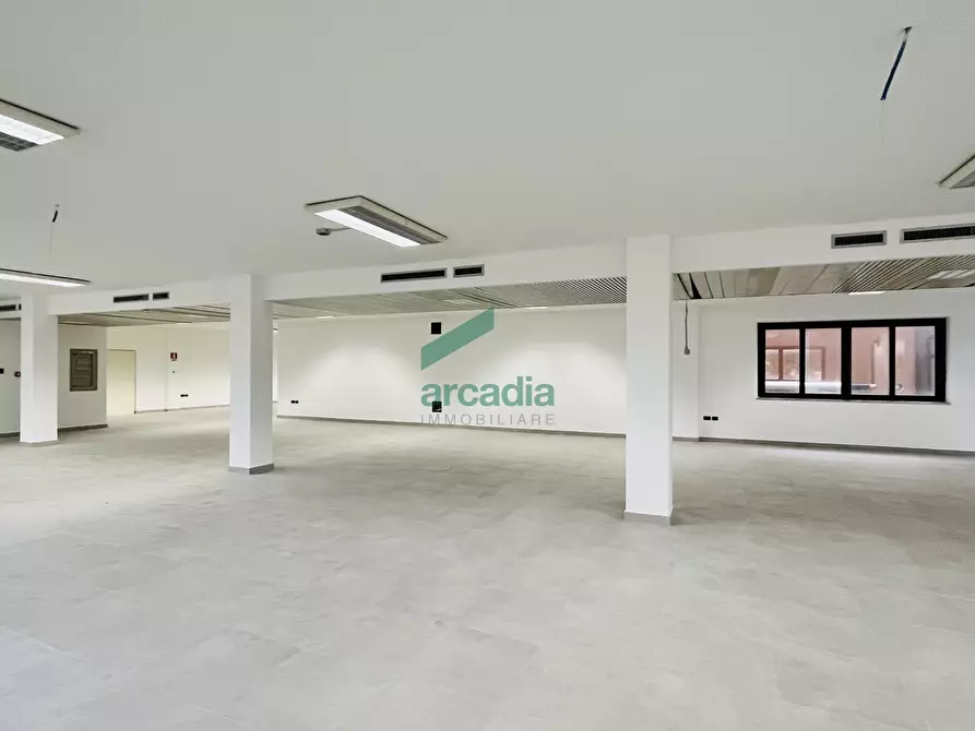 Immagine 3 di Ufficio in vendita  in Via Saverio Milella 2/bis a Bari