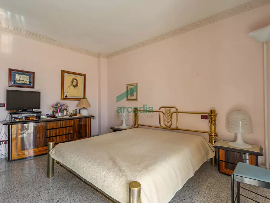 Immagine 25 di Quadrilocale in vendita  in Via Rosario Livatino 9 a Bari