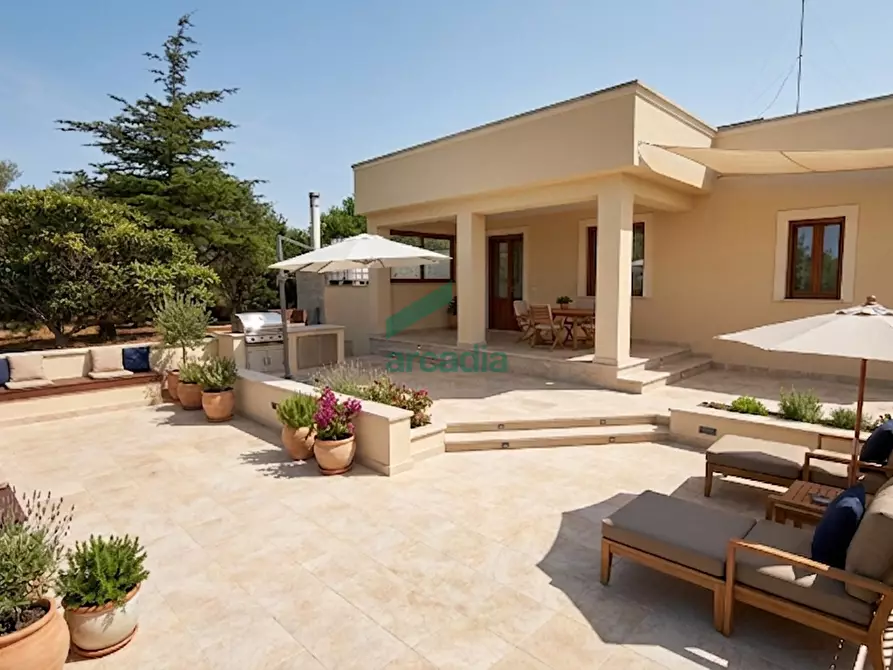 Immagine 1 di Villa in vendita  in KM 42 761 a Locorotondo