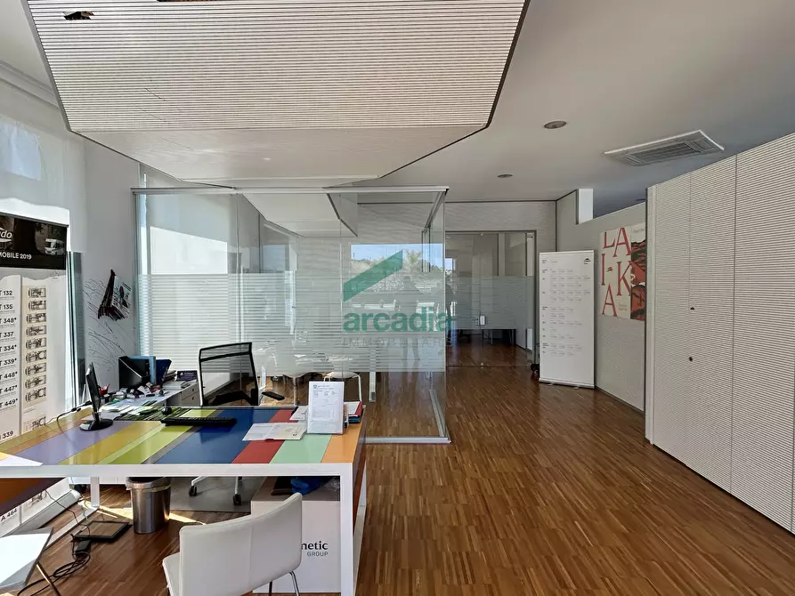 Immagine 8 di Locale commerciale in vendita  in Via Giovanni Gentile 79bis a Bari