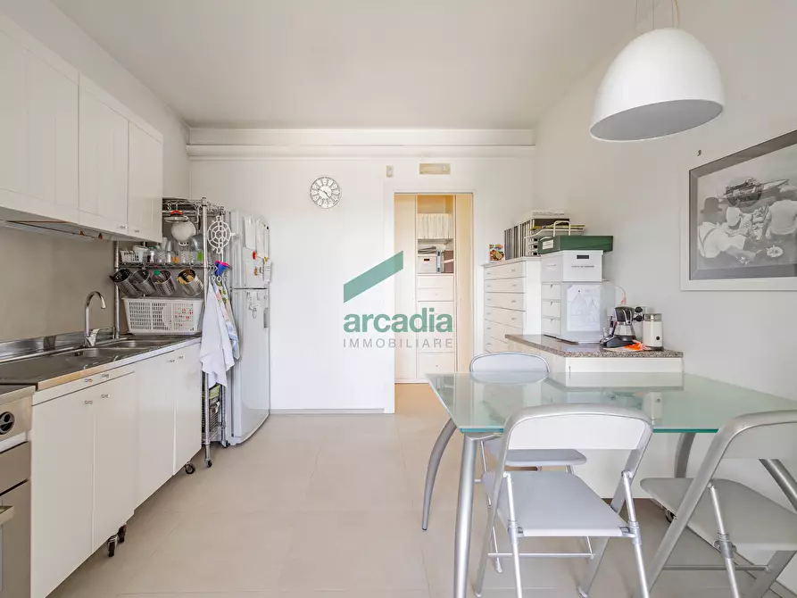 Immagine 15 di Quadrilocale in vendita  in Via Rosario Livatino 97 a Bari