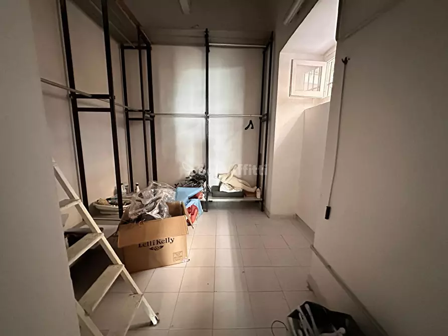 Immagine 14 di Locale commerciale in affitto  in Corso Trieste 189 a Caserta