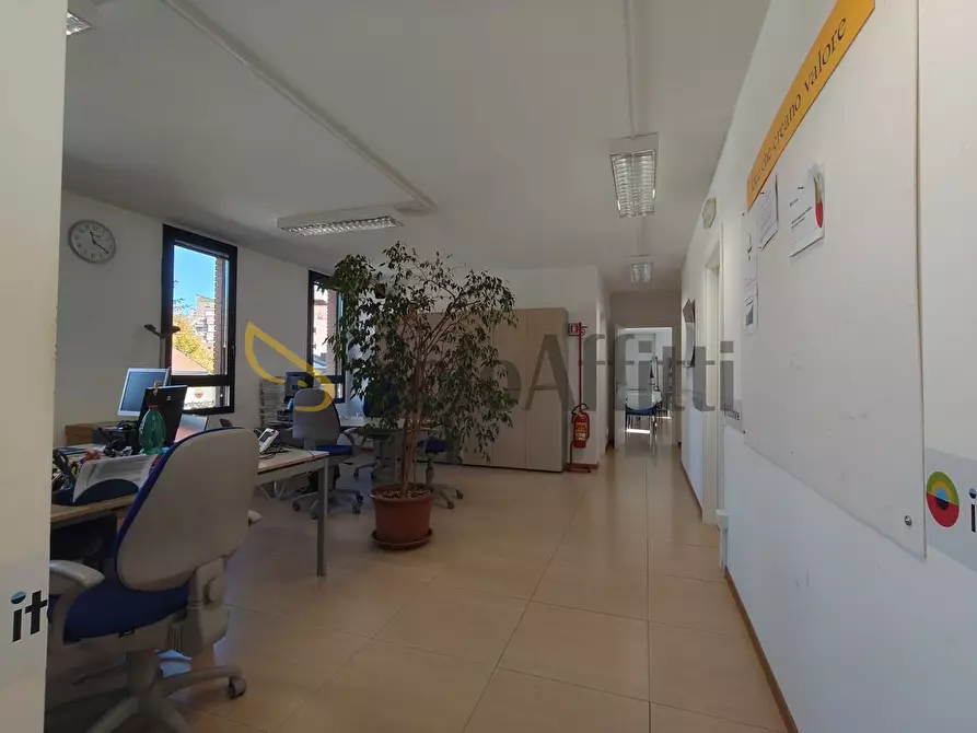 Immagine 8 di Ufficio in affitto  a Gallarate