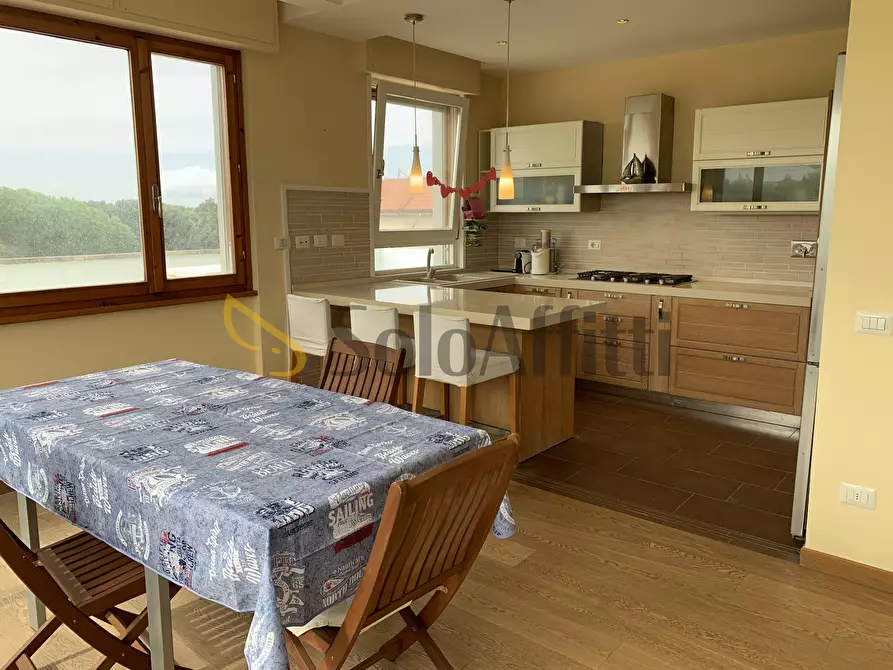 Immagine 4 di Quadrilocale in affitto  in Via dei Pensieri 89 a Livorno