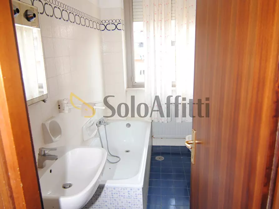 Immagine 11 di Pentalocale in affitto  a Livorno