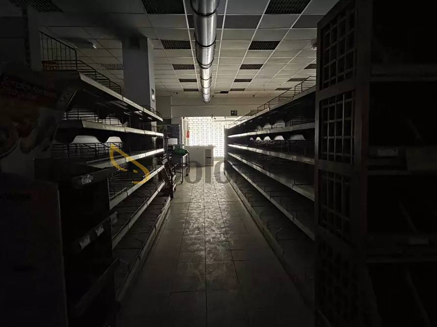 Immagine 8 di Locale commerciale in affitto  in Via Mario Pellegrini a Vignola