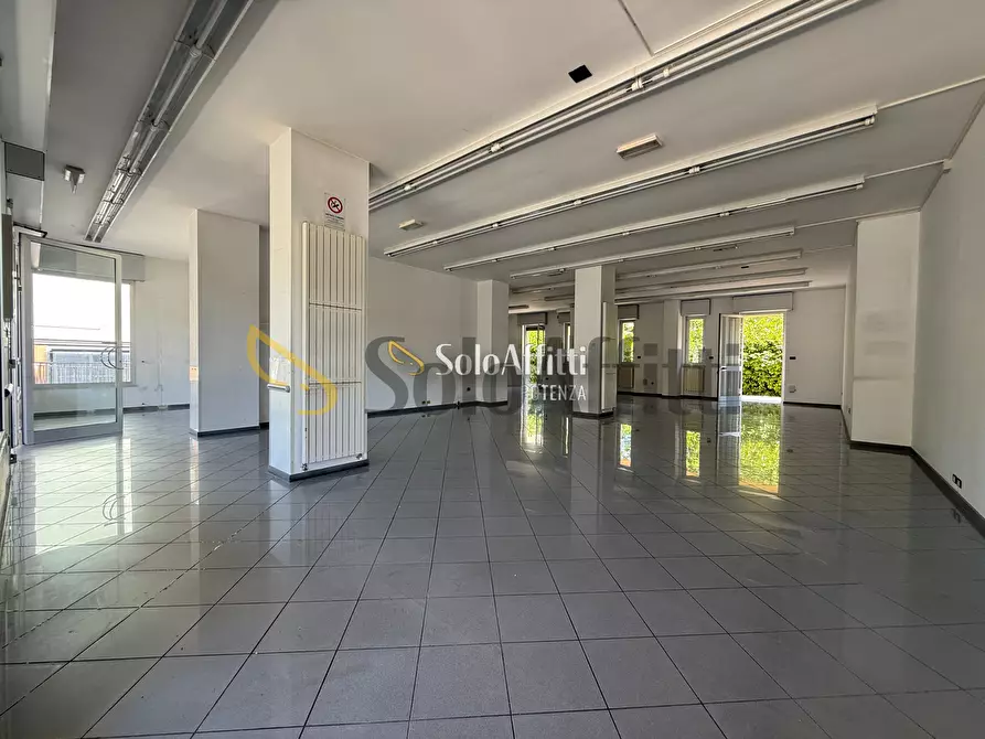 Immagine 6 di Locale commerciale in affitto  in Via Parigi 44, 46 a Potenza