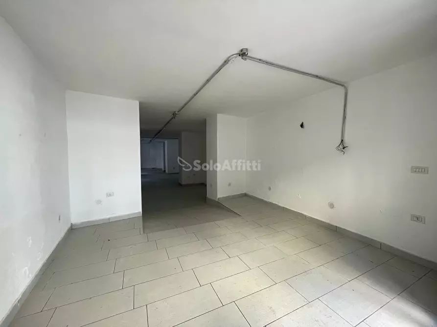 Immagine 8 di Locale commerciale in affitto  in Via Generale Alberto Pollio 10 a Caserta