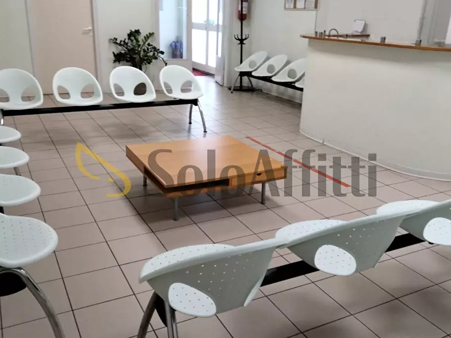 Immagine 10 di Ufficio in affitto  a Ancona