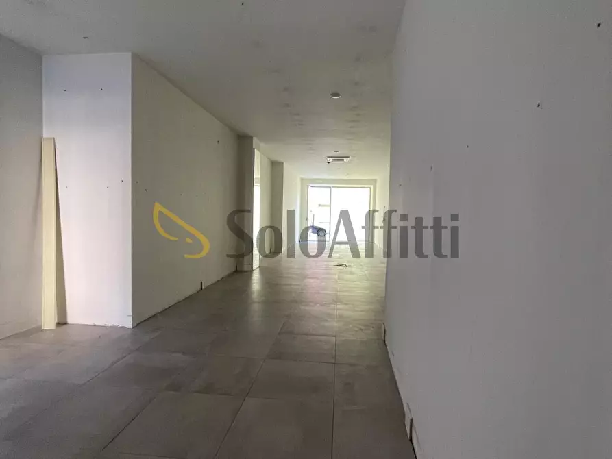 Immagine 1 di Locale commerciale in affitto  a Frosinone