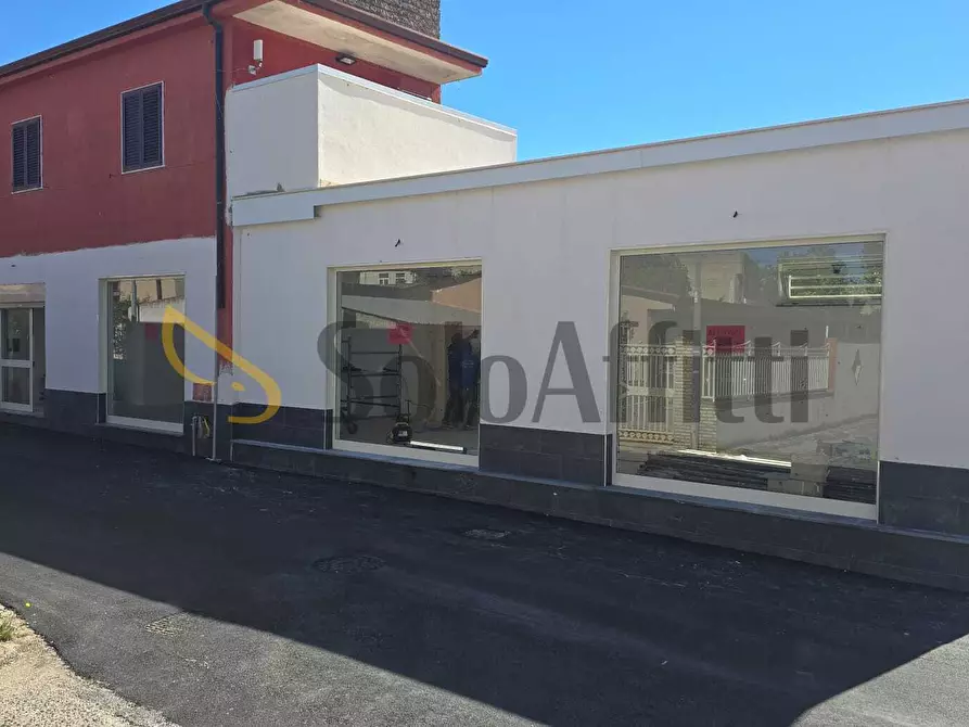 Immagine 2 di Locale commerciale in affitto  a Francolise