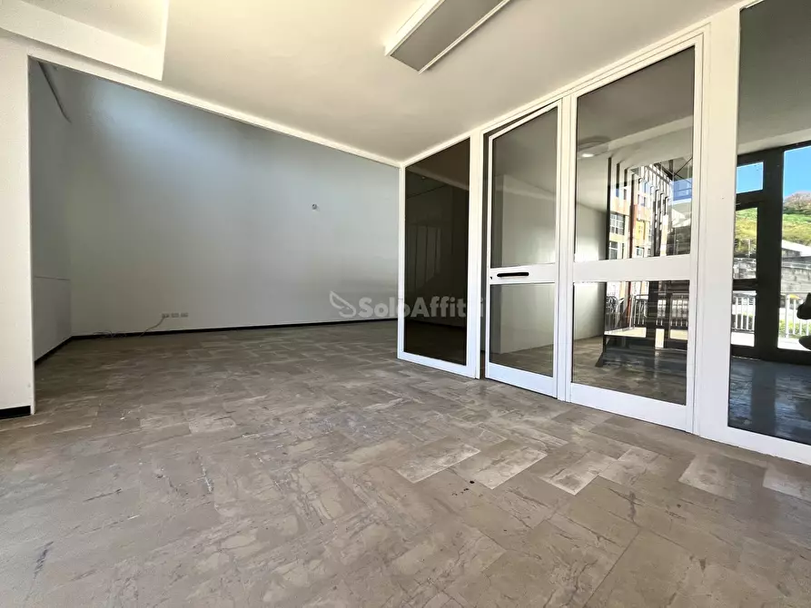 Immagine 10 di Locale commerciale in affitto  a Catanzaro