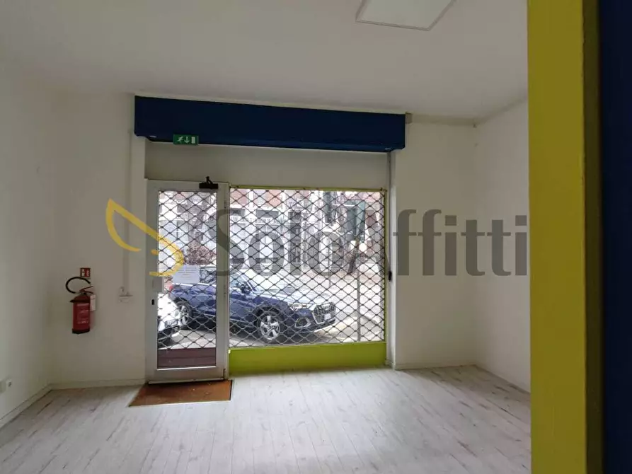 Immagine 9 di Locale commerciale in affitto  in Piazzale Caduti Saronnesi 8 a Saronno