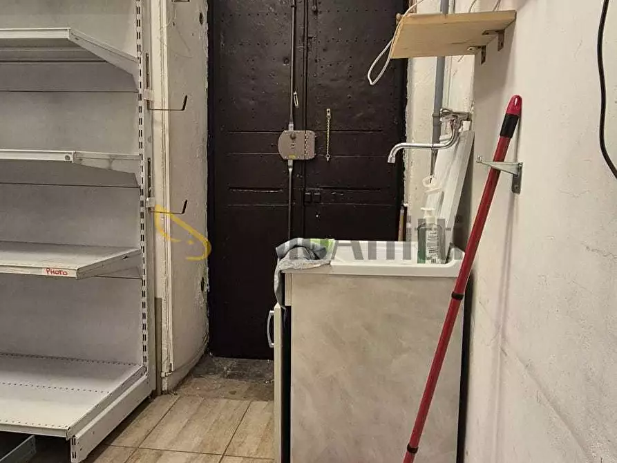 Immagine 26 di Locale commerciale in affitto  in Via Luigi Cibrario 46 bis/A a Torino