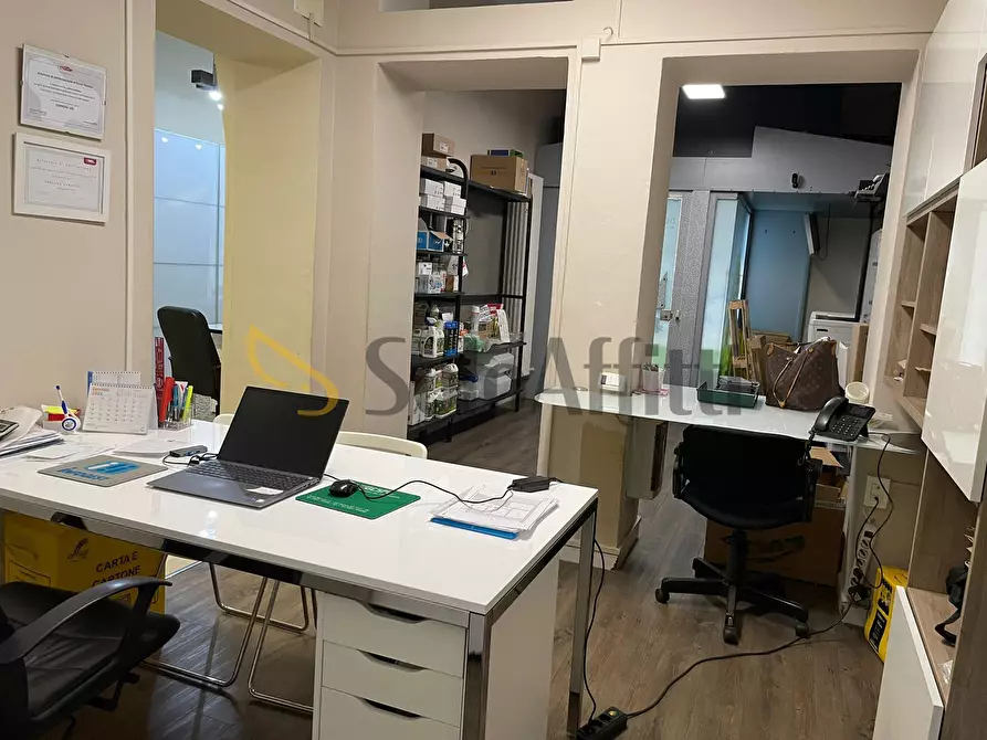 Immagine 6 di Locale commerciale in affitto  in Via Cesana a Torino