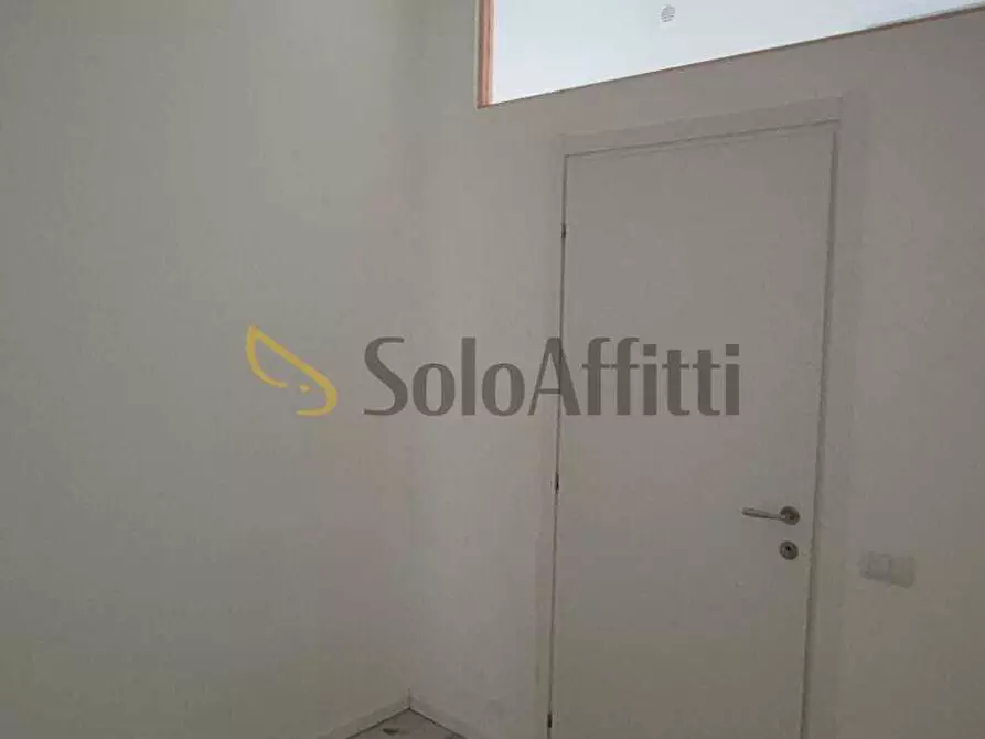 Immagine 3 di Locale commerciale in affitto  in Piazzale Caduti Saronnesi 8 a Saronno