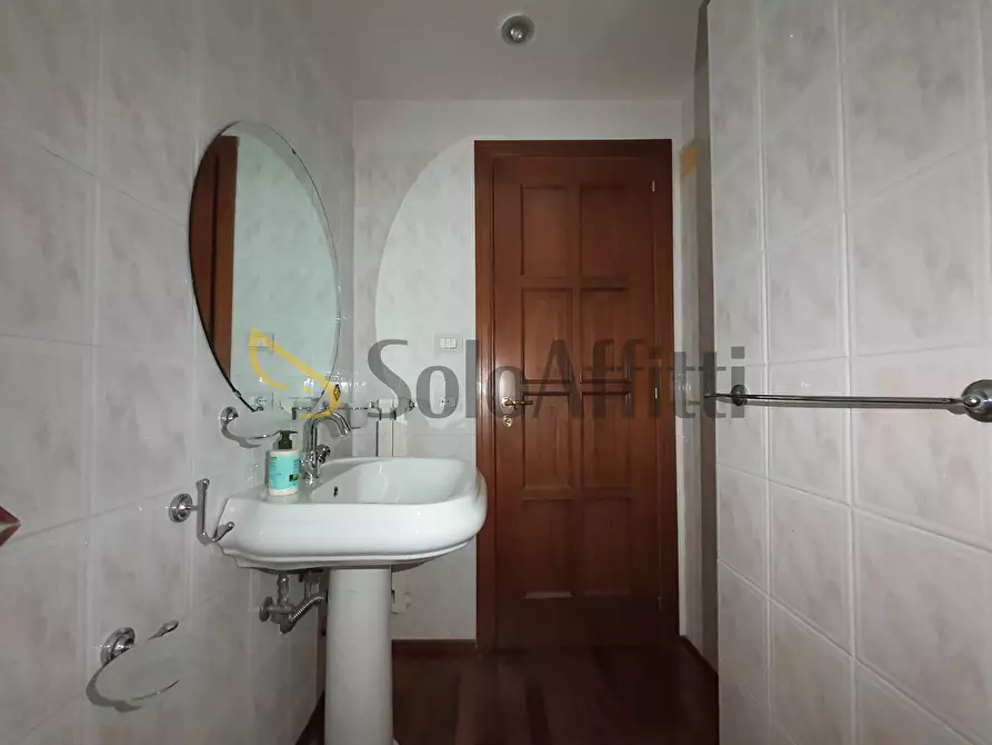 Immagine 21 di Quadrilocale in affitto  a Catanzaro