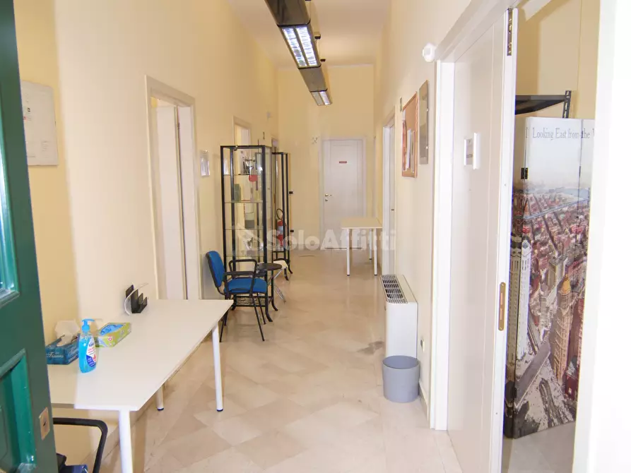 Immagine 2 di Ufficio in affitto  a Livorno